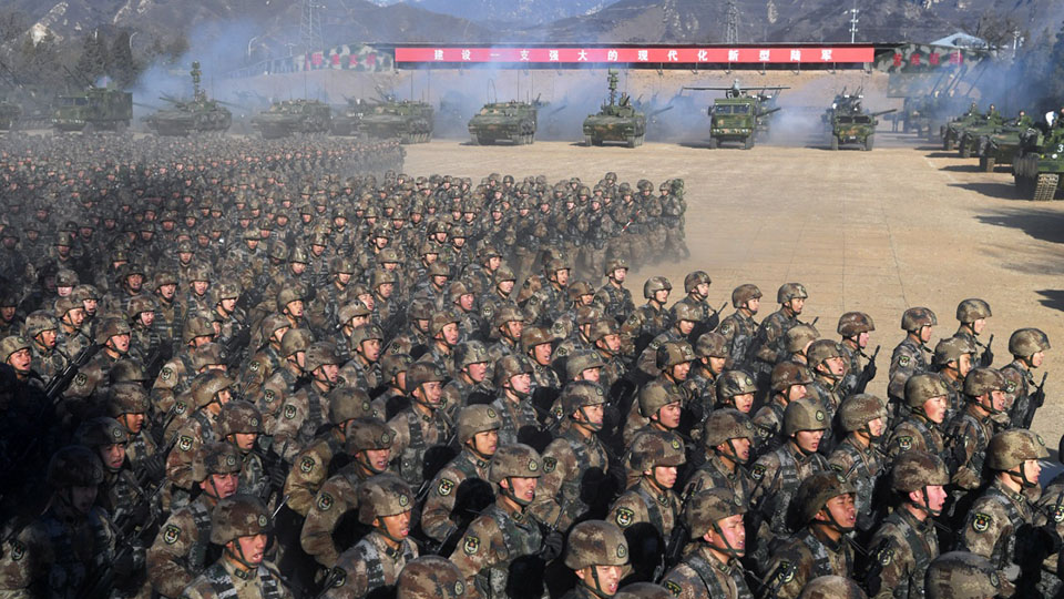 直升机将属于边防战士的荣光送上"雪域孤岛" - 中国军网