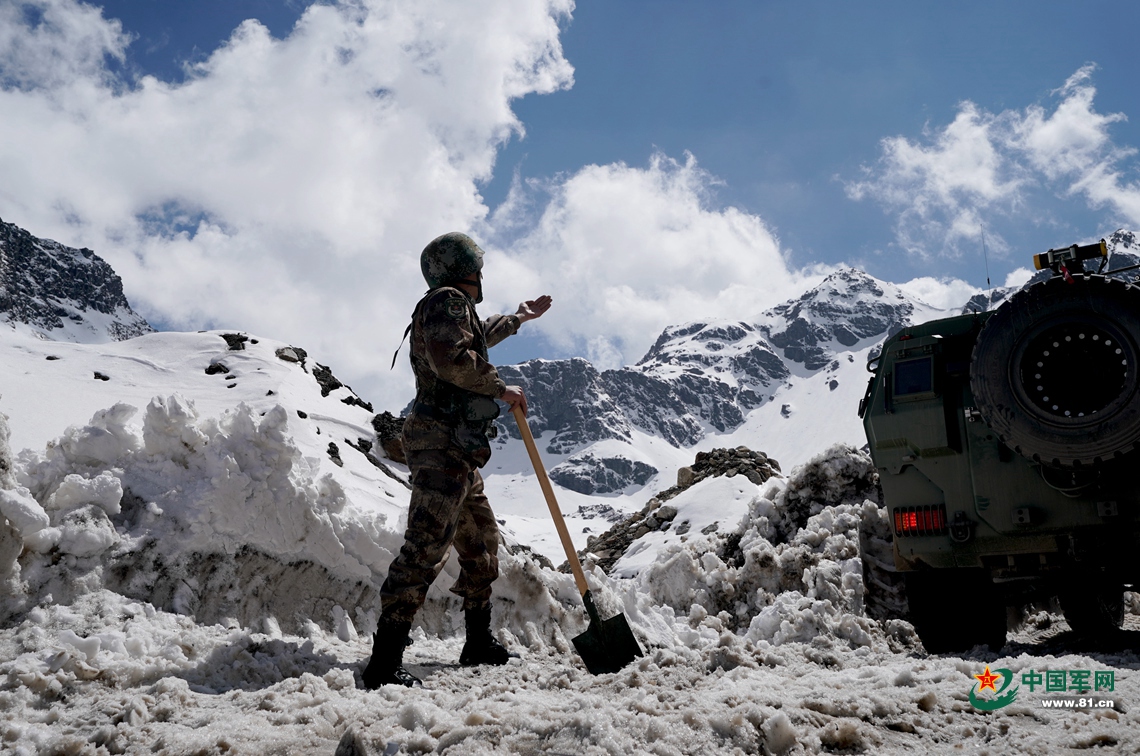 【探访神秘"天上哨所"】二闯卓拉:强行开山"掉链子" - 中国军网