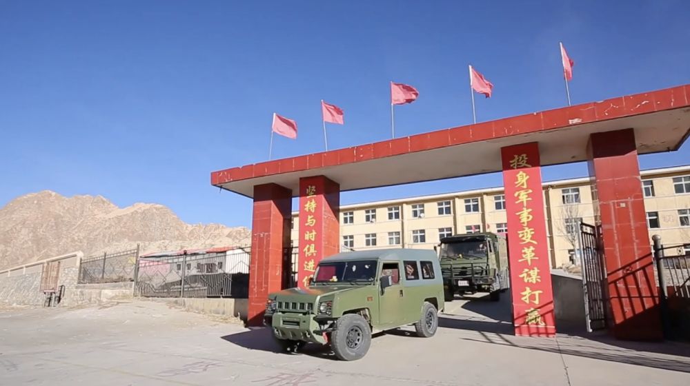 西藏故事丨青藏路上 采訪一個只能趴著睡覺的平凡英雄