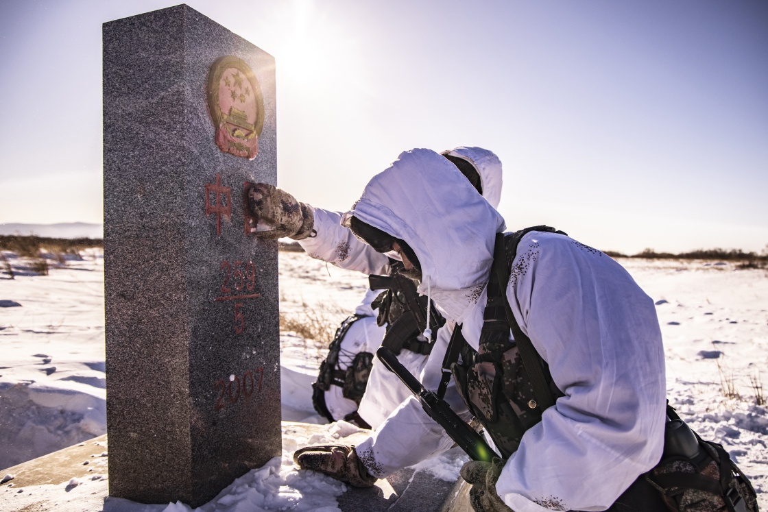 东极哨所:把新年第一缕阳光迎进祖国 - 中国军网