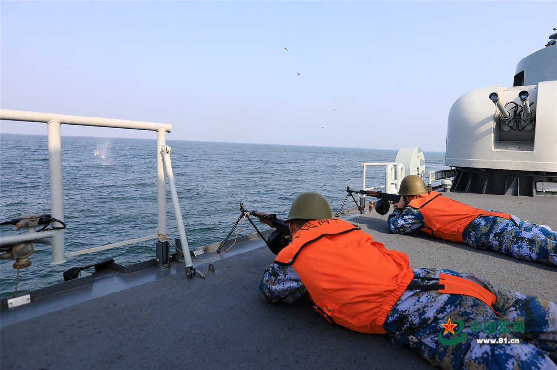 东部战区海军某护卫舰支队实战化训练掠影