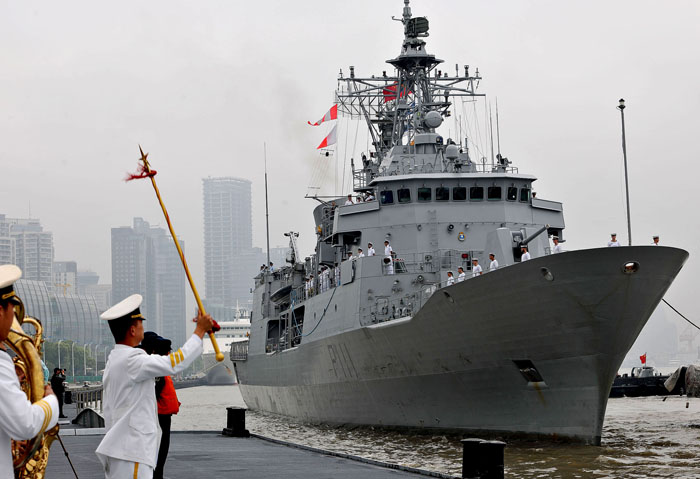 中国军网据解放军报上海5月9日电 江山,马帅兵报道:新西兰海军"特玛纳