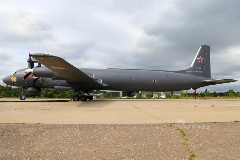 俄伊尔-38h反潜机造型奇特 头顶八仙桌