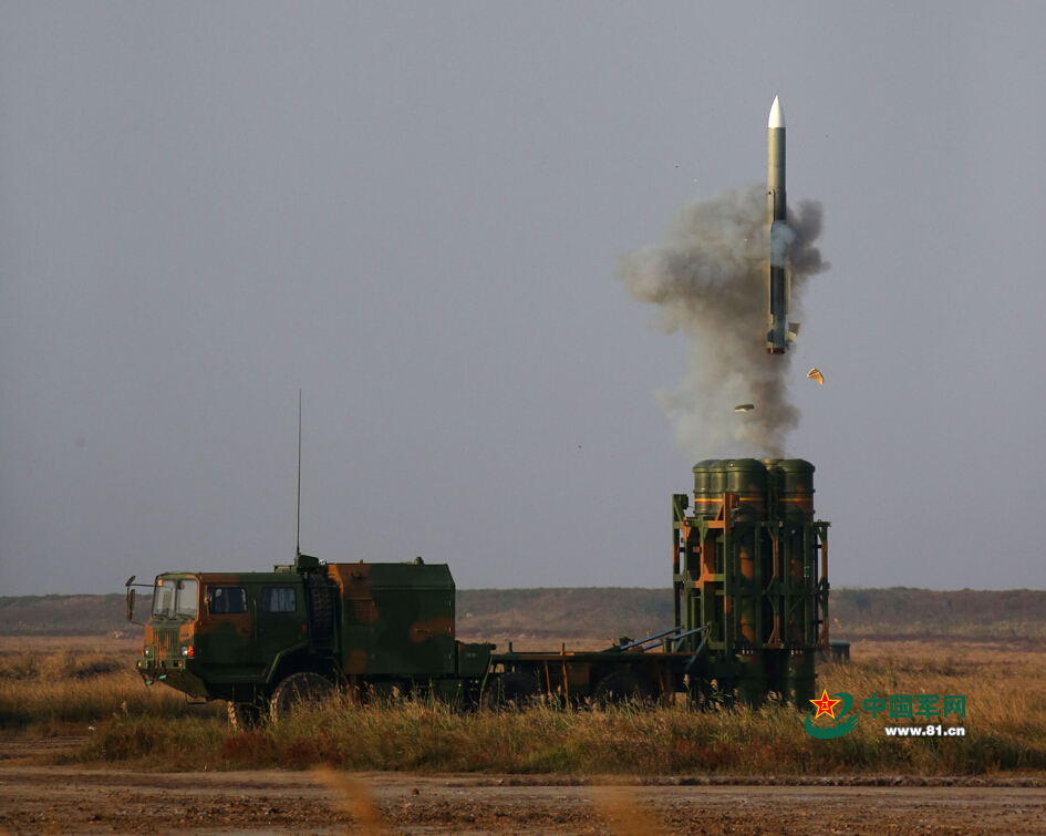 南京军区某型地空导弹全部命中来袭目标