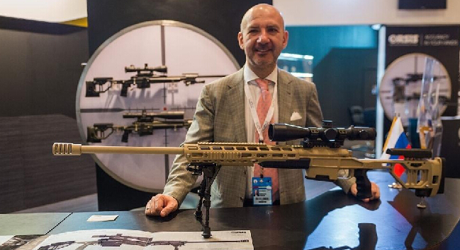 中东防展云集各国顶尖军事装备 多款黄金枪亮相