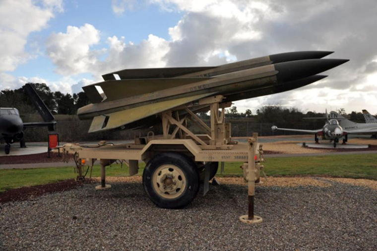 日本防空导弹掉落东京街头遭人偷拍