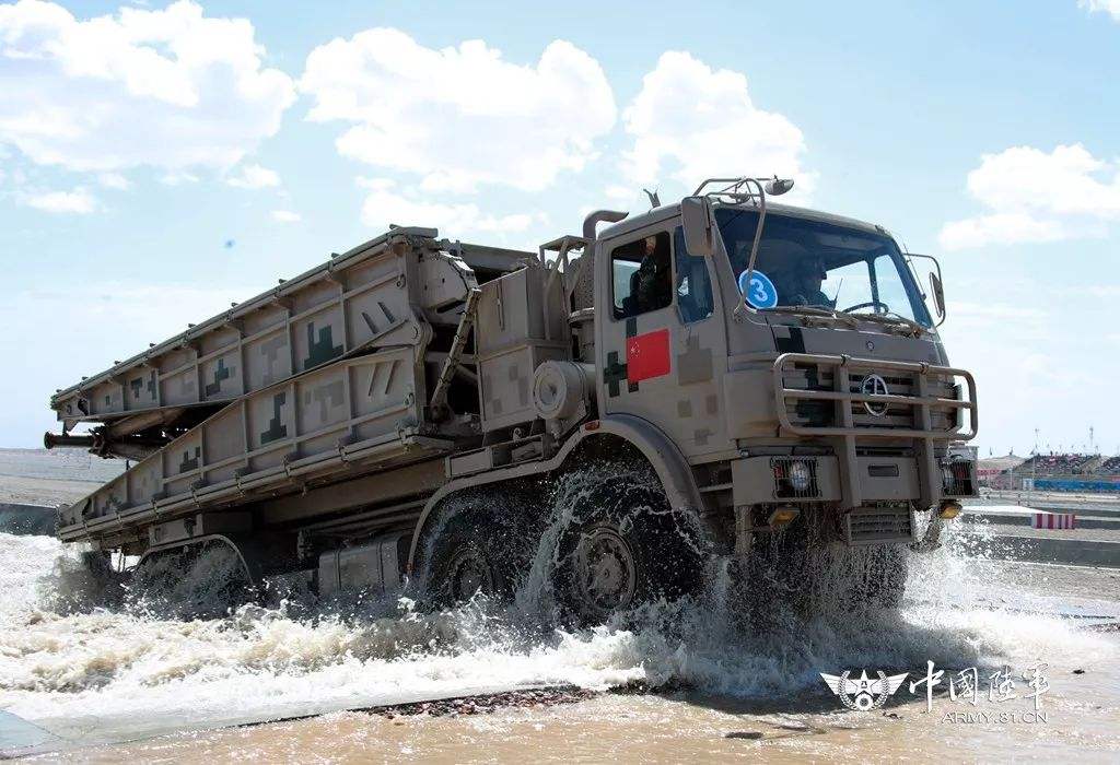 架桥车是一种工程兵装备,主要用于快速架设桥梁,使部队可以迅速通过反