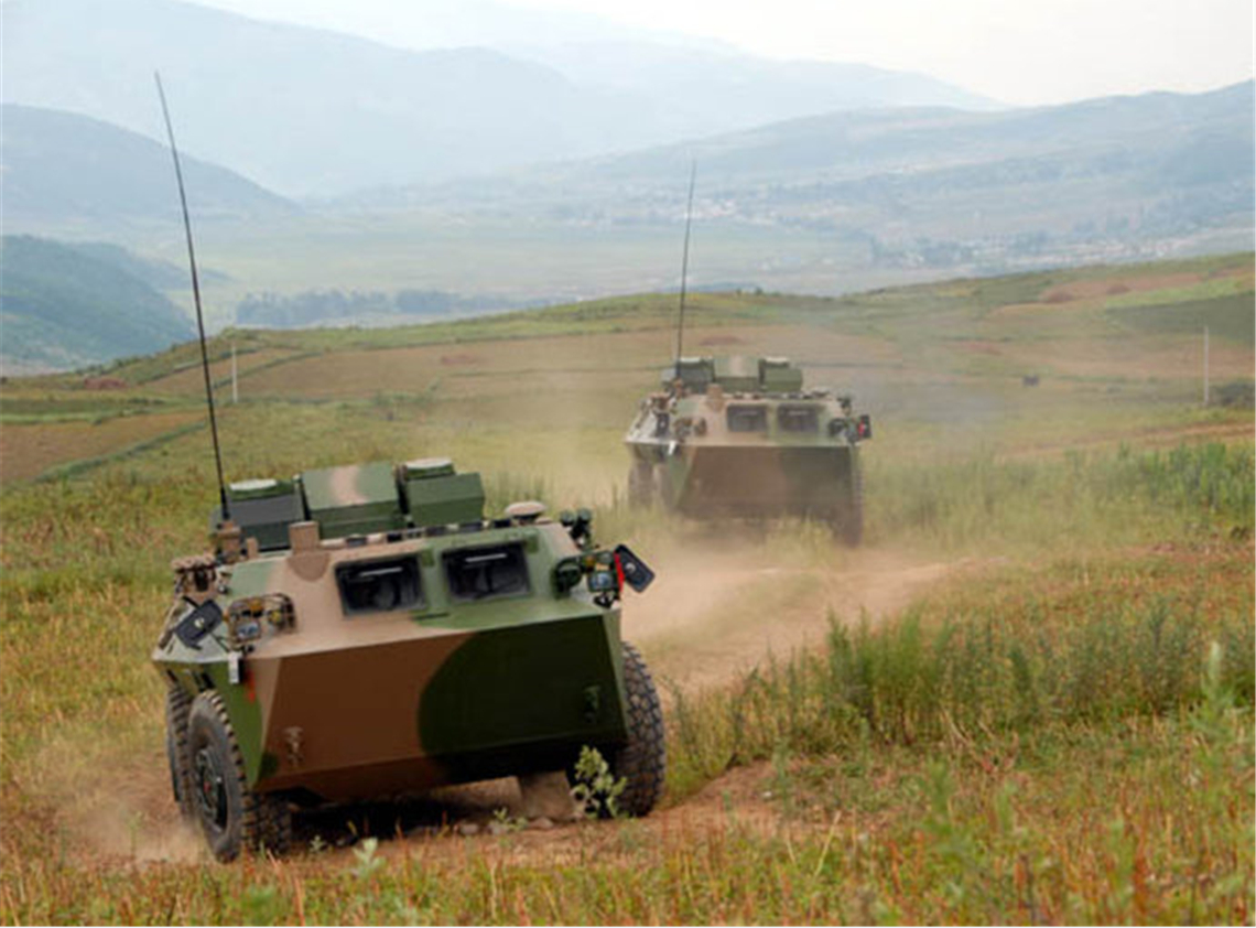 行军时发射架收于车内的反坦克导弹发射车