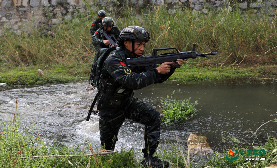 武警四川总队凉山支队和攀枝花支队开展野外极限训练