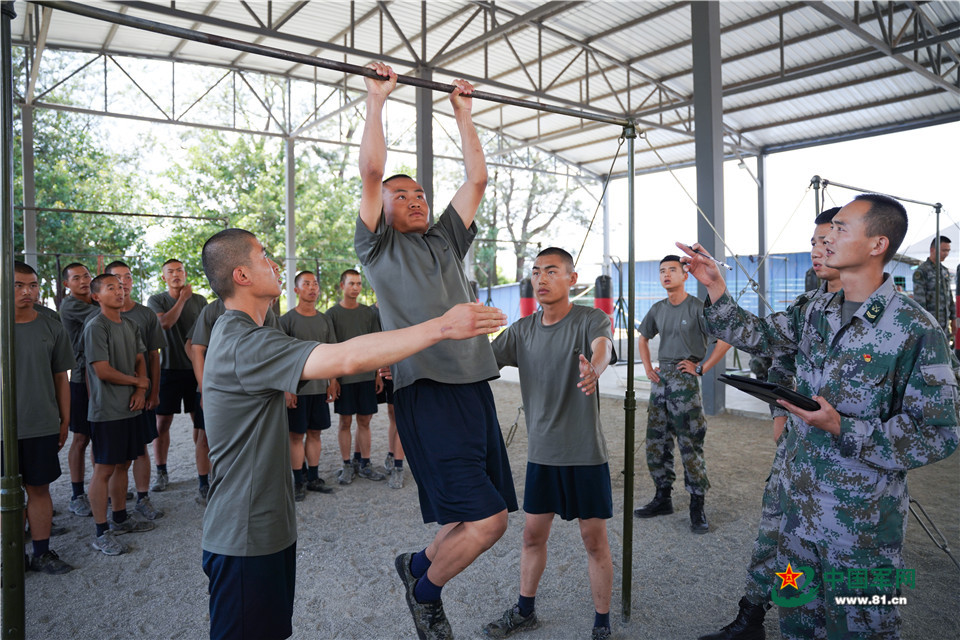 新兵团军事大比武:训练场上竞风流