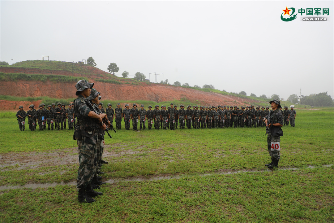 南部战区陆军某边防旅掀起练兵备战热潮(2)_军队人才网_华图教育