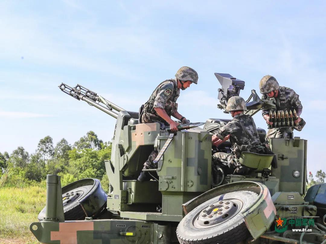 超燃!高清大图直击防空兵实弹射击训练现场