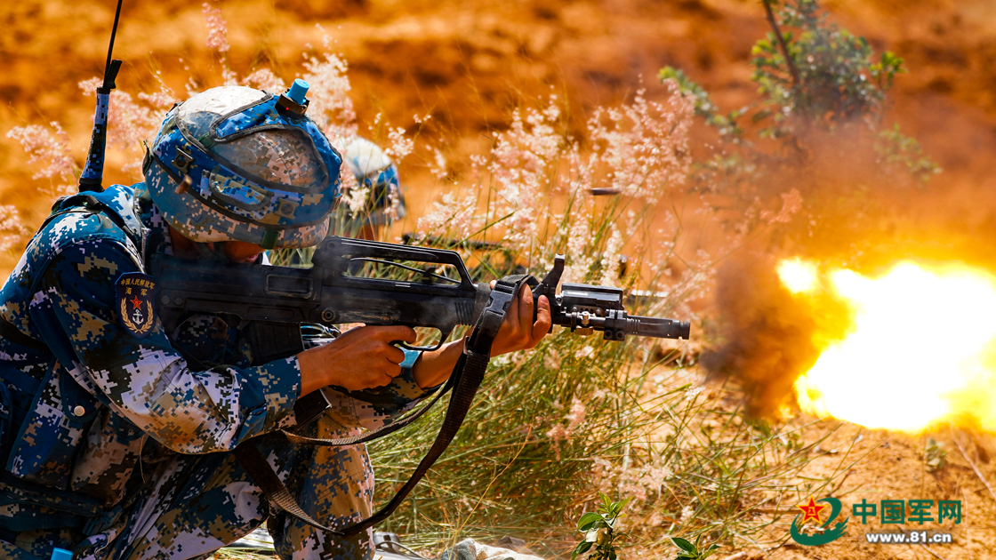 海军陆战官兵布阵粤东南,开展红蓝对抗综合演练