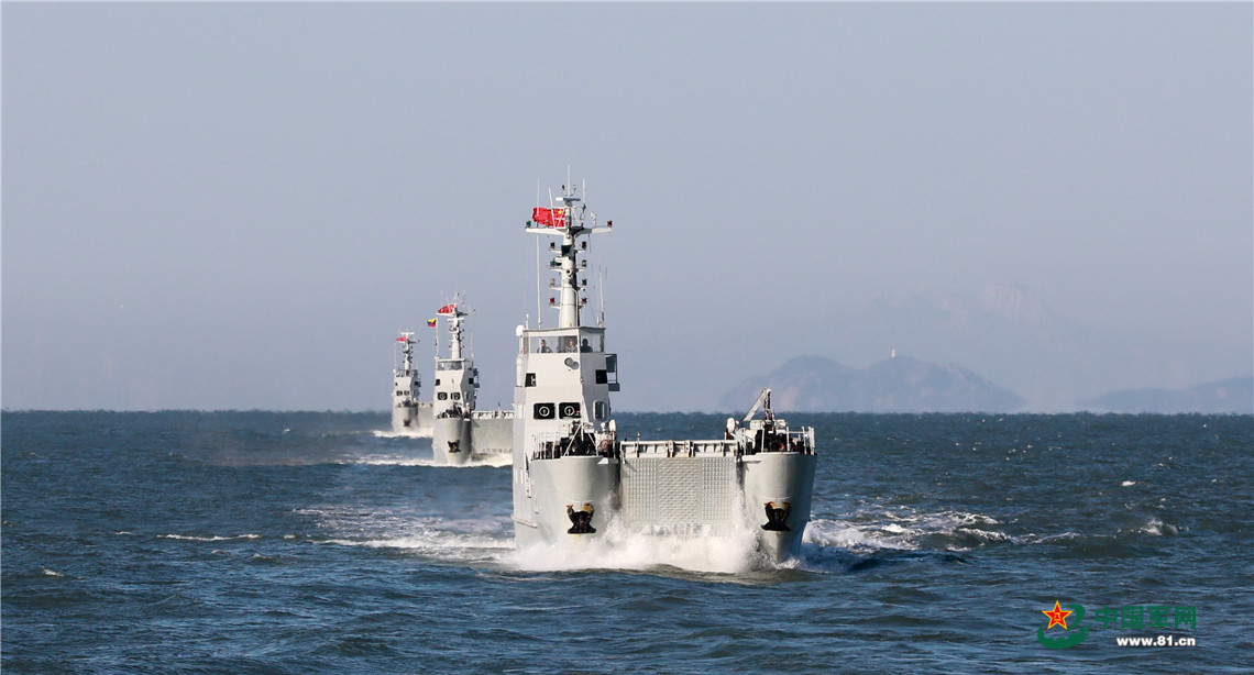 袁波 摄近日,北部战区海军某登陆舰大队4艘登陆舰艇解缆启航,奔赴