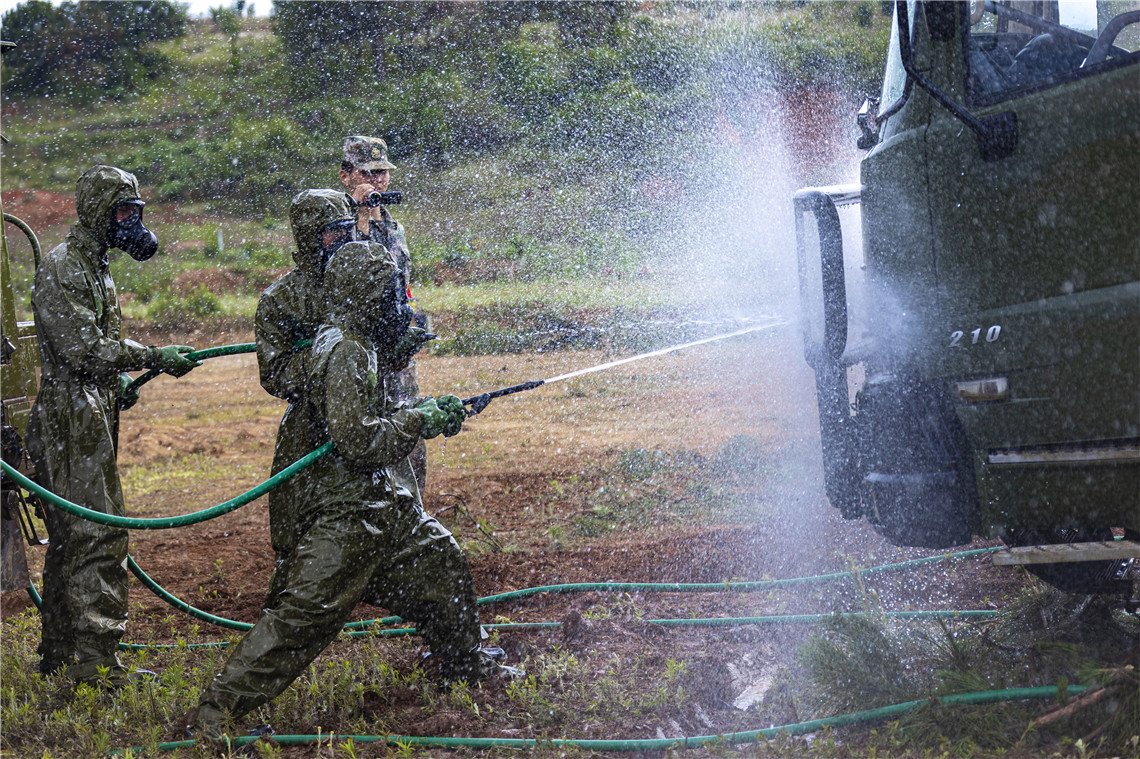 战味浓郁直击防化兵考核现场