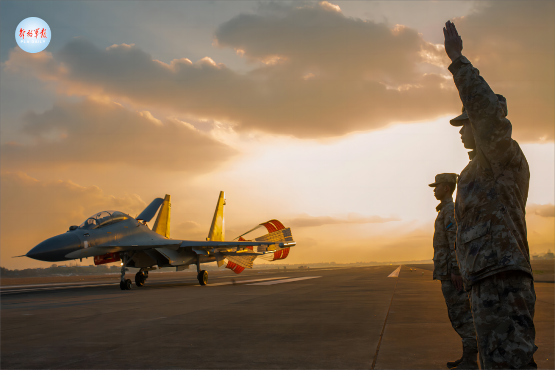 战鹰出击!空军某场站开展跨昼夜飞行保障训练