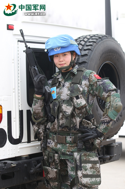 中国首支维和步兵营女兵班精彩亮相