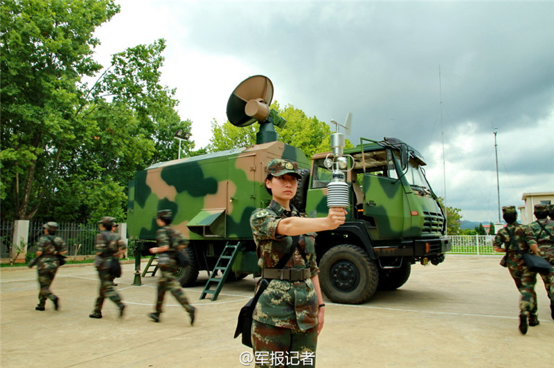 第二炮兵气象女兵:野外训练场上的靓丽风景 - 中国军网