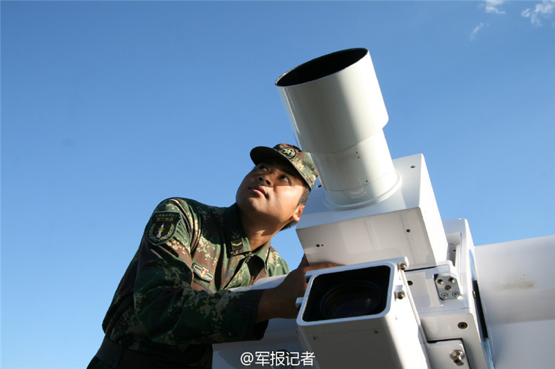 守望导弹弹道的火箭兵 - 中国军网