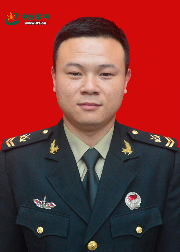 火箭军士官李仲见义勇为彰显英雄本色