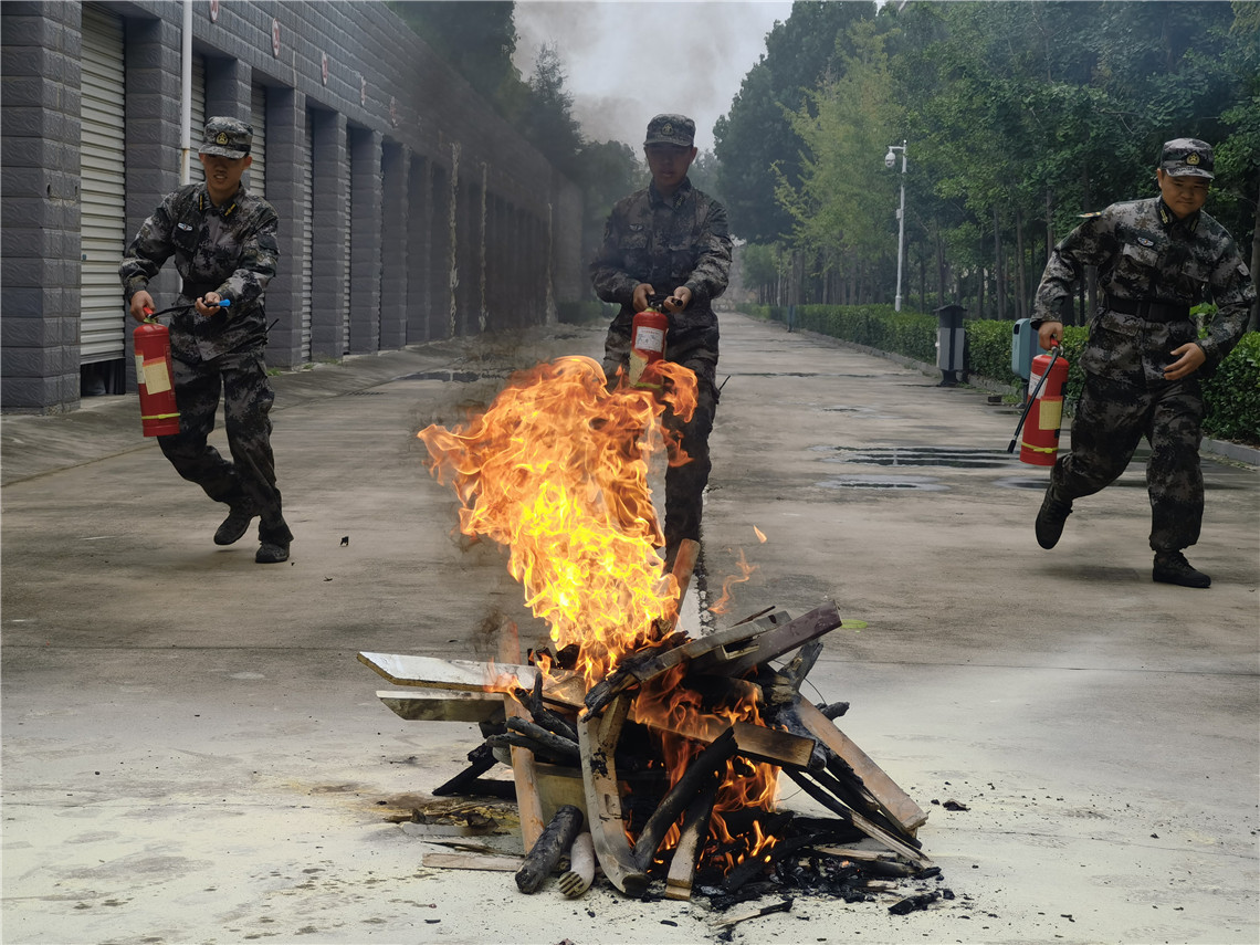 疫情防控不放松 安全训练抓常备 - 中国军网