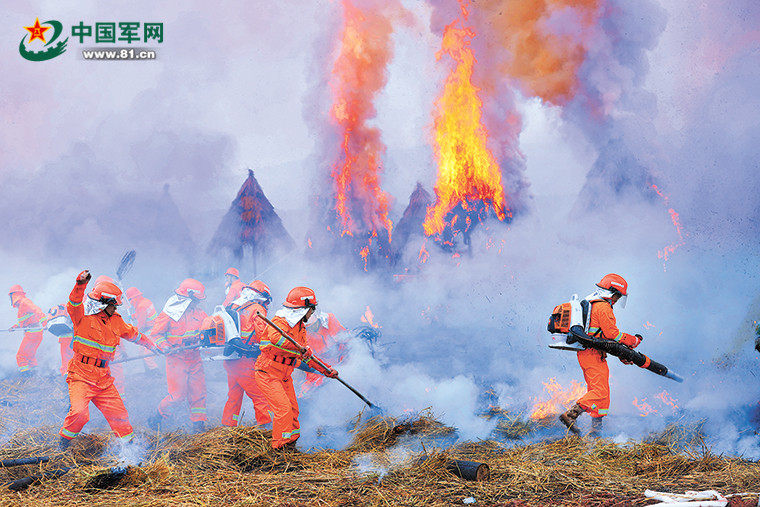 重庆市巴南区人武部组织民兵应急分队森林灭火课目考核