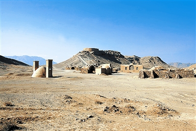 伊朗亚兹德市郊外山上的明教天葬台.解放军报资料图片