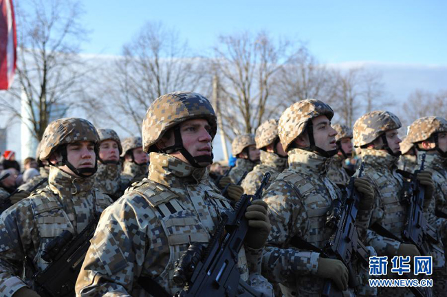 拉脱维亚举行阅兵式庆祝独立96周年