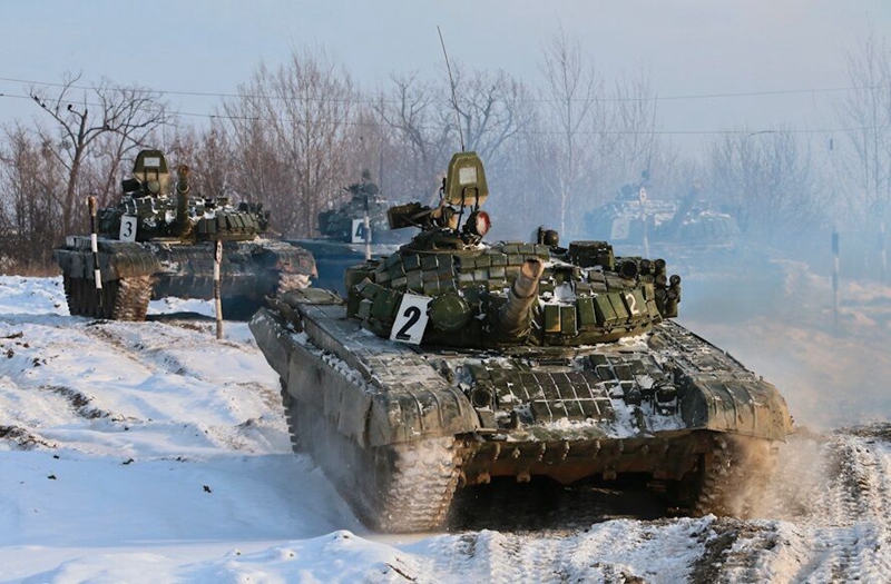 俄军装甲部队组织冬季军演