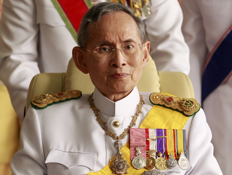 泰国国王普密蓬阿杜德去世享年89岁