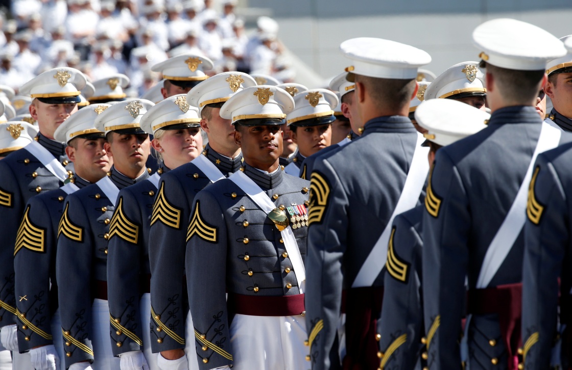 高清:美国西点军校举行毕业典礼