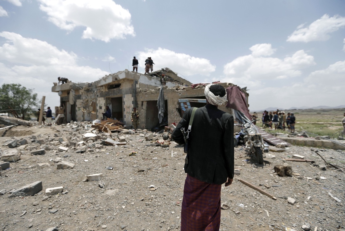 多国联军空袭也门首都致35人死亡