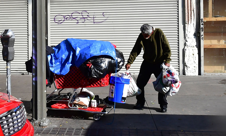 美国加利福尼亚州13万人无家可归