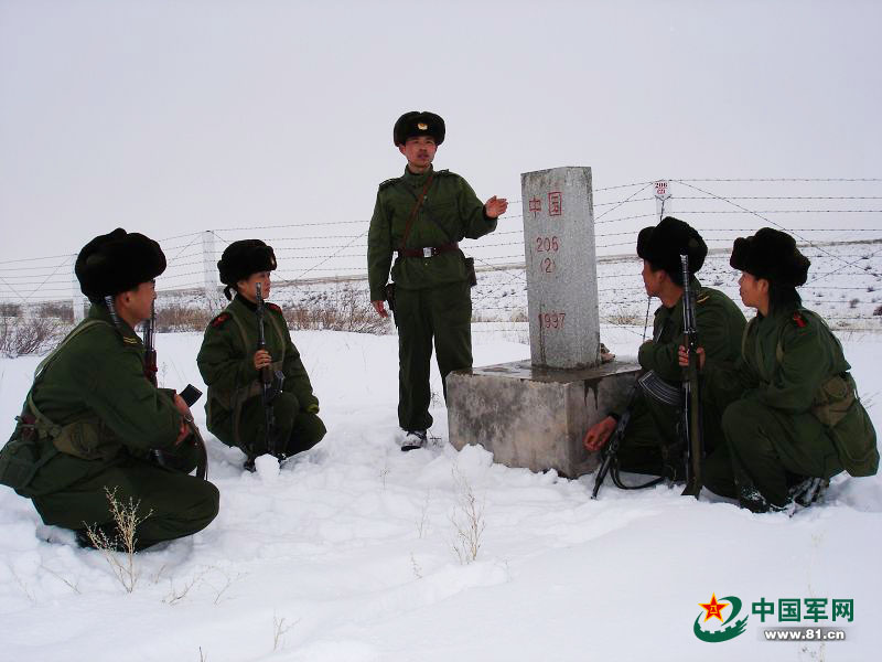 "兵团军事部部长杨宏礼告诉记者,随着各族干部职工的国防观念,军事