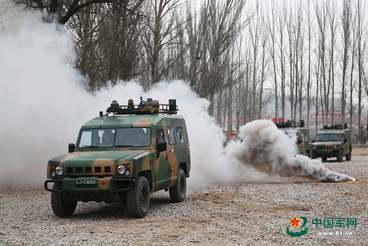 陆军第21集团军某防化团应急演练