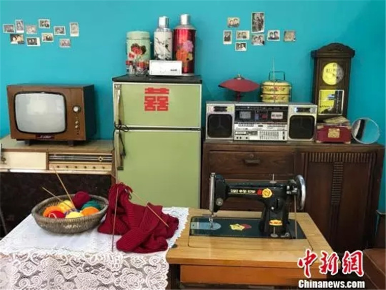 资料图:冰箱,彩电,洗衣机成为上世纪90年代结婚的"三大件".