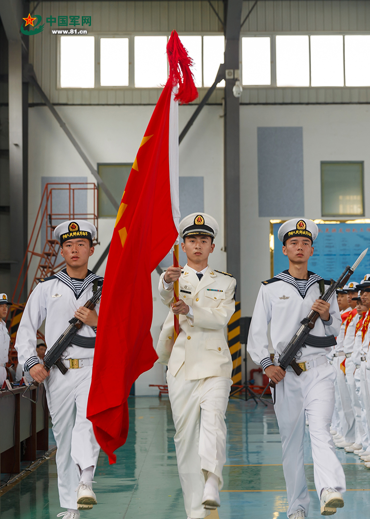 海军航空兵退役百余名退役军官高喊出心声