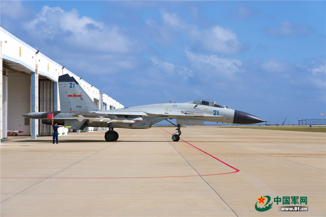 海天砺翅淬锋芒海军航空兵某旅开展岛礁机场跨昼夜飞行训练