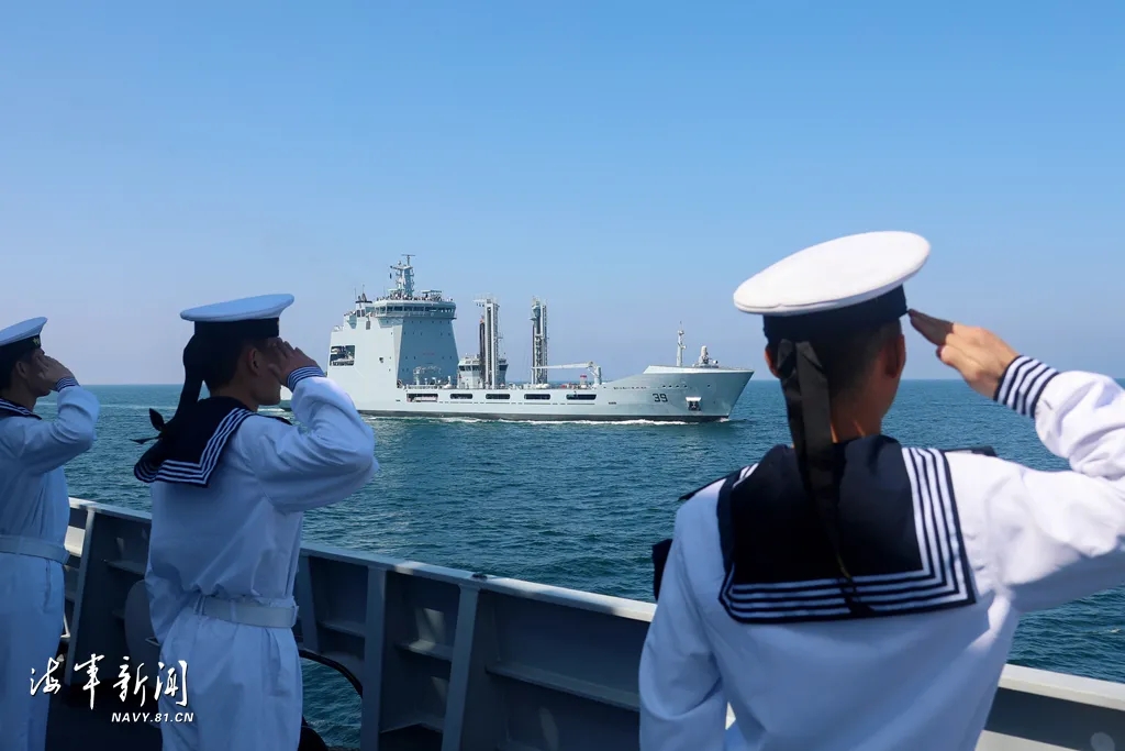 中国海军舰艇编队完成"和平-21"多国海军联演海上阶段演习