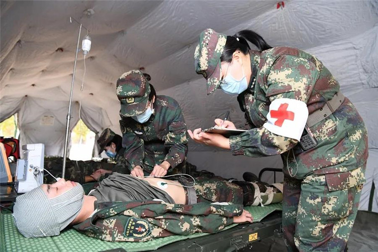 火箭军某部联合地方医院组织战时一线救治保障演练