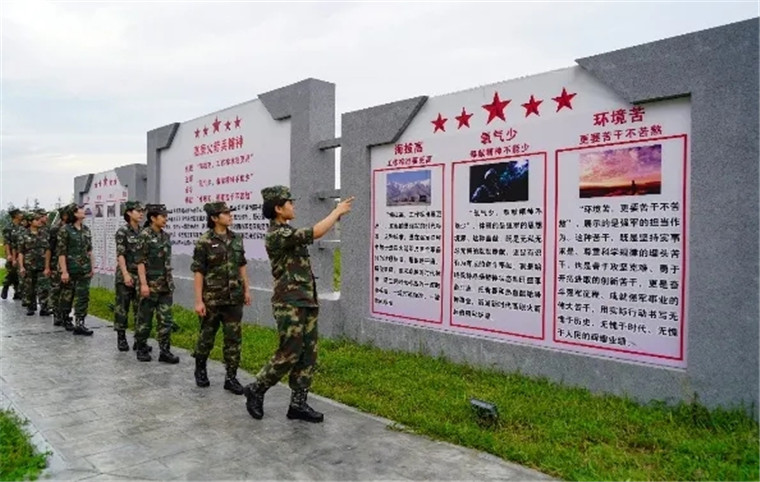 强军令牌,荣誉墙(室),红色课堂3个场所辅助展陈区包括基因书苑,初心