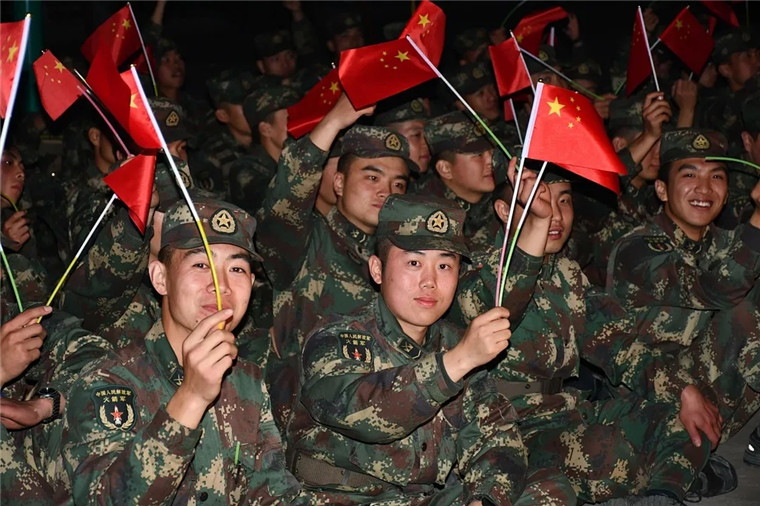 嗨爆全场清扫借宿学校此次拉练依托部队周边实际地形对行军筹划,战术