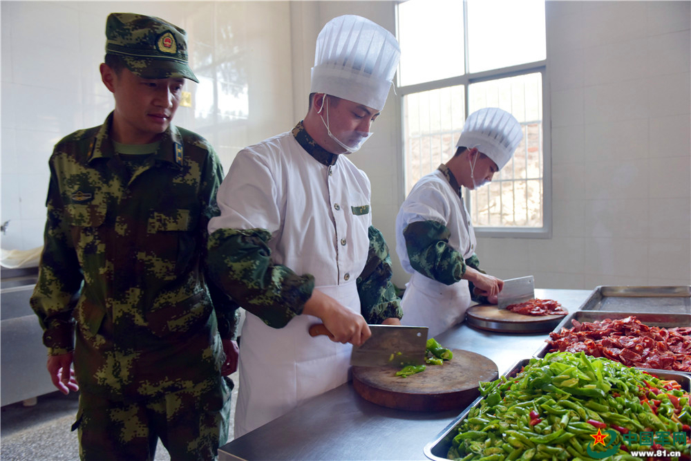 直面外卖挑战 "舌尖上的军营"让官兵"回心转意" - 中国军网