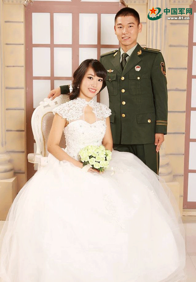 一茬茬军哥军嫂就像驻地的芦苇一样 不论风霜雨雪,严寒酷暑 都默默地