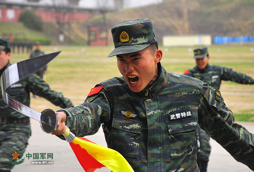 刀术表演,彰显军人血性.(孟朝 摄)