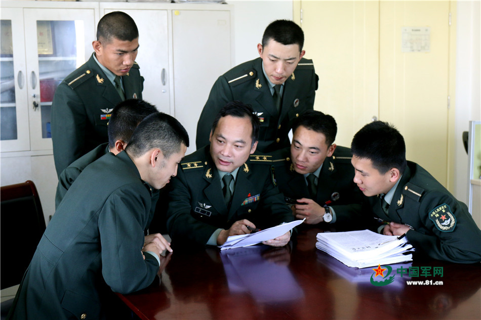 为啥这个军校教员人人爱 - 中国军网