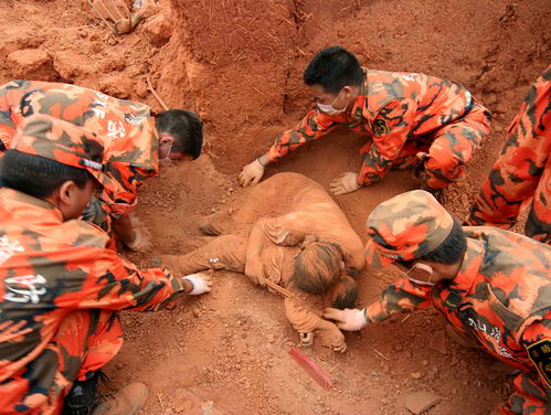 雅安地震死的官兵照片图片