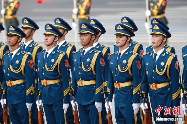 解放军三军仪仗队着新式礼宾服亮相