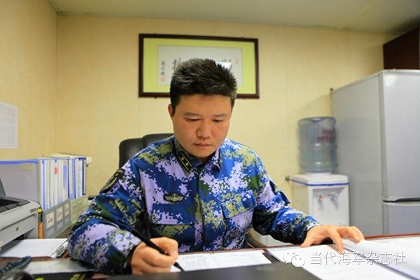 海军十杰青年十道青春之光满满都是正能量