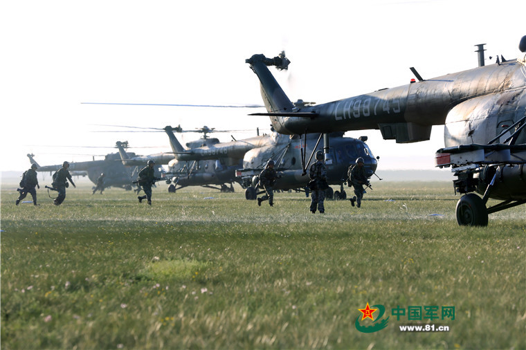 大片即视感:陆航部队训练图曝光
